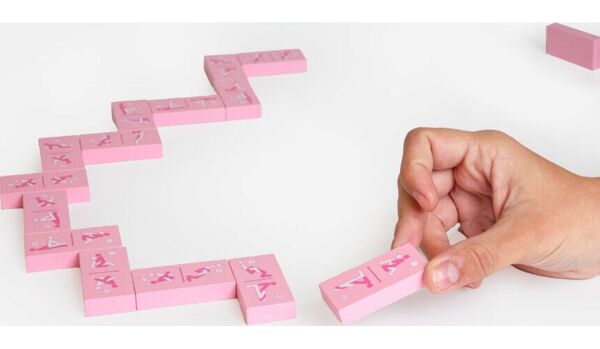 Erotik-Domino aus Holz Secret Play Kinky Domino mit illustrierten Spielsteinen