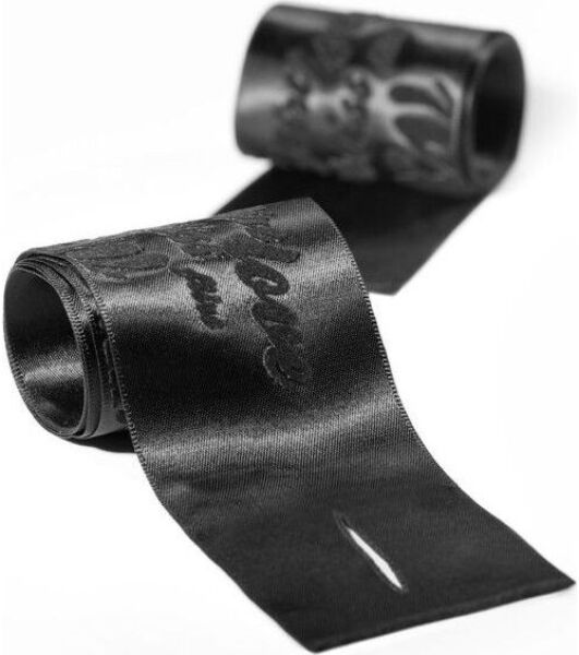 Die zwei Satinbänder Bijoux Indiscrets Silky Sensual Handcuffs mit samtigem Muster