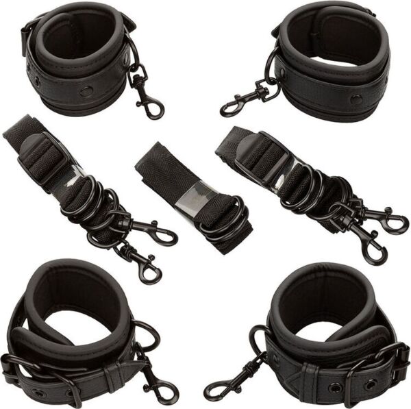 Bondage-Set fürs Bett Nocturnal Collection Bed Restraints von CalExotics, mit schwarzen Manschetten und Gurten