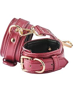 Leuchtend rote Knöchelbänder