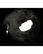 Silberner Stecker mit schwarzem Schwanz