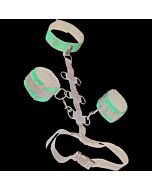 Halskette mit Einschränkungen Körper